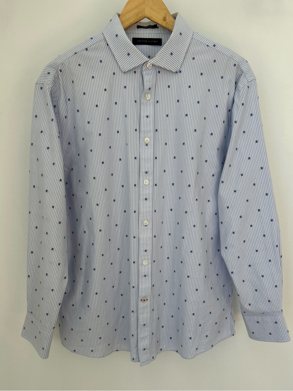Tommy Hilfiger Men’s Slim Fit Stretch Dress Shirt – Large